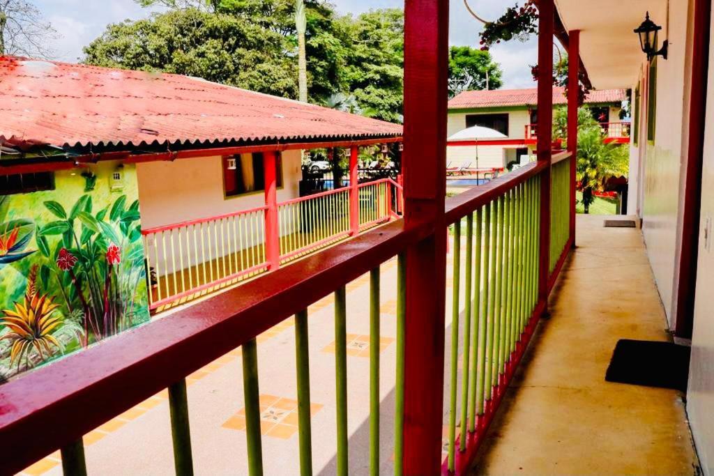 Finca Hotel El Laurel - Parque Del Cafe Монтенегро Экстерьер фото
