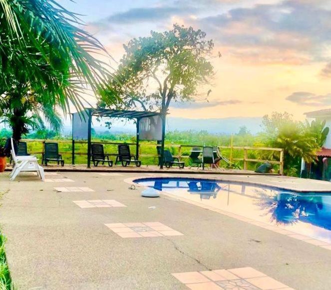 Finca Hotel El Laurel - Parque Del Cafe Монтенегро Экстерьер фото
